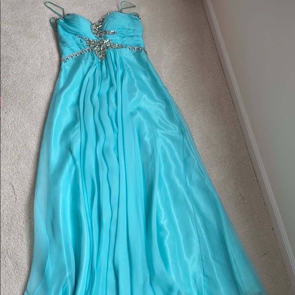 Dave & Johnny long formal/prom dress - Picture 2 of 4